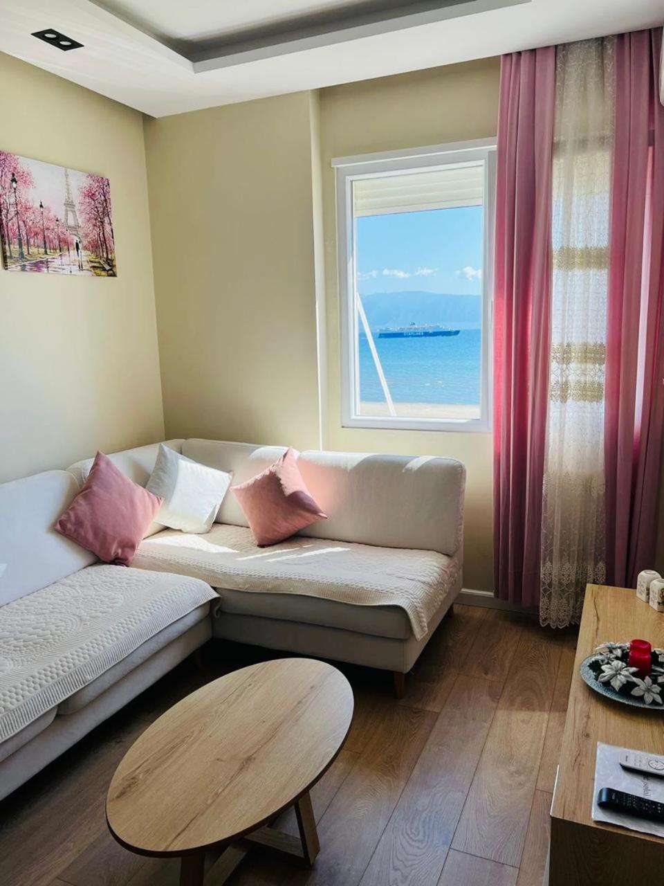 Soleil Apartment With Sunbed & Umbrella Влёра Экстерьер фото